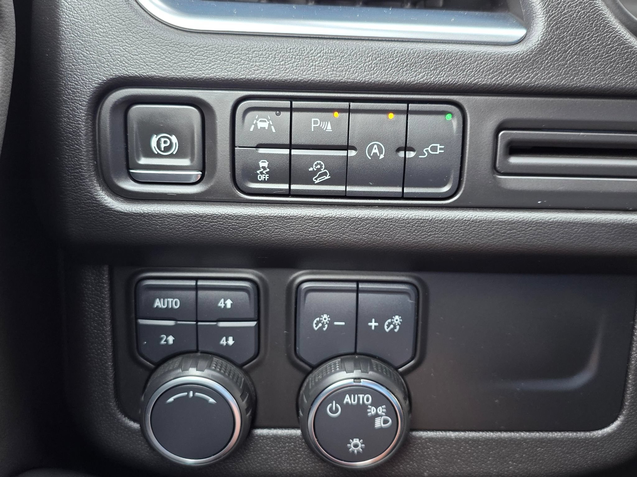 Used 2021 Chevrolet Tahoe Premier AWD/4WD image 23