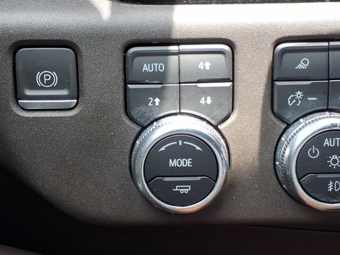 Used 2023 GMC Sierra 1500 SLT AWD/4WD image 5
