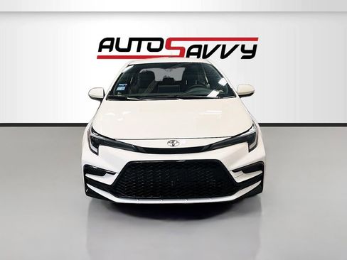 Used 2026 Toyota Corolla SE w/ SE Premium Package image 2