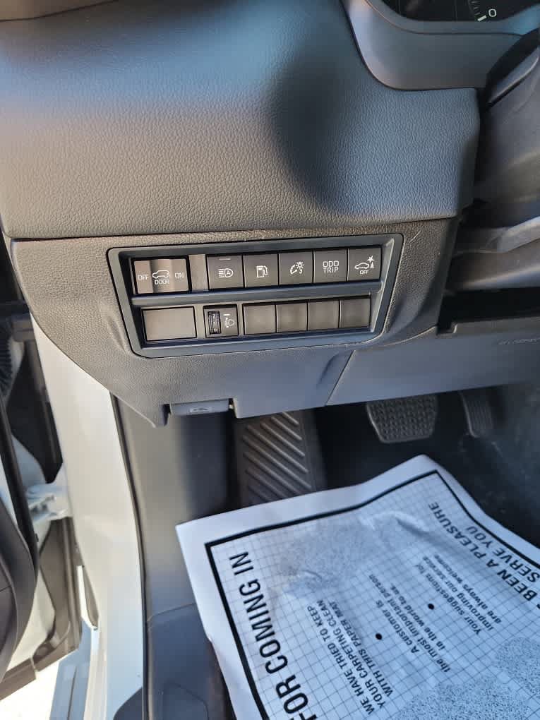 Used 2025 Toyota Sequoia SR5 AWD/4WD image 20