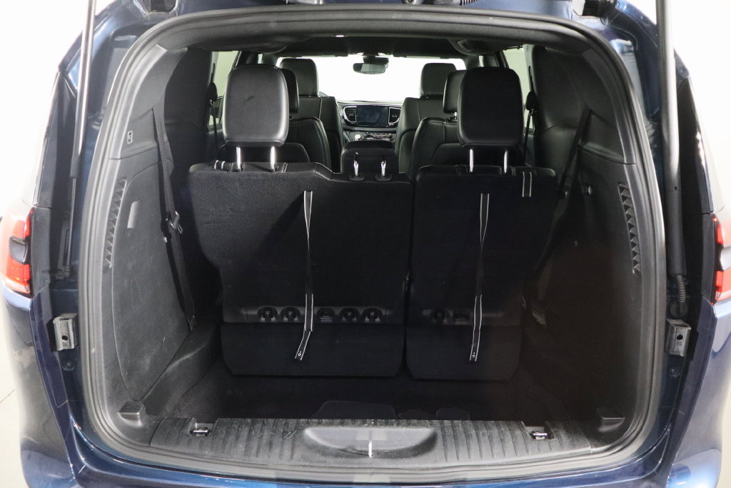 Used 2025 Chrysler Pacifica Select FWD image 18