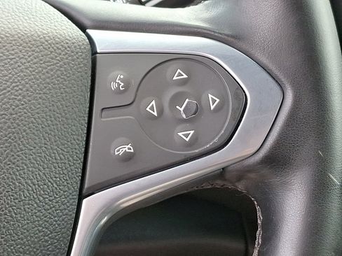 Used 2023 Chevrolet Traverse LT image 23