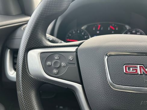 Used 2024 GMC Terrain SLE w/ Elevation Edition image 17