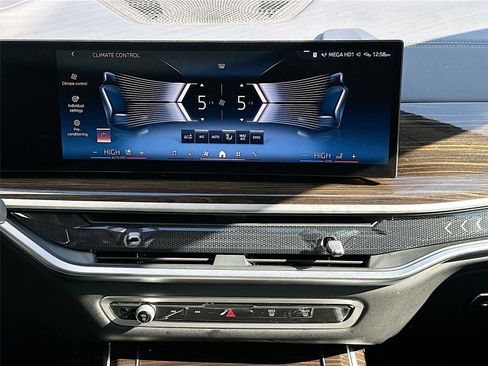 Certified 2024 BMW X7 xDrive40i w/ Premium Package image 16