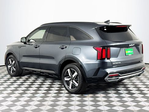 Used 2023 Kia Sorento S image 6