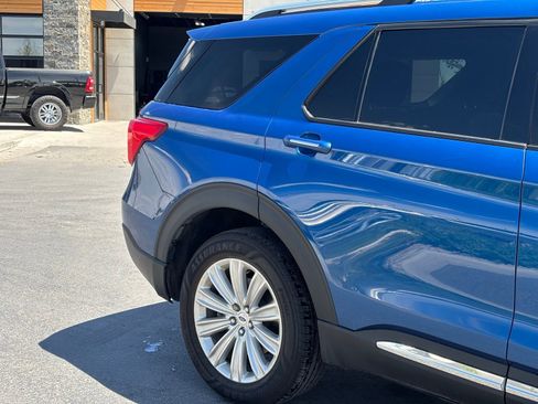 Used 2022 Ford Explorer Limited AWD/4WD image 3
