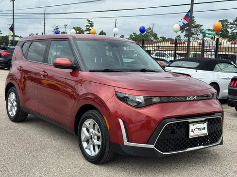 Used 2023 Kia Soul LX w/ Option Group 015 FWD image 7