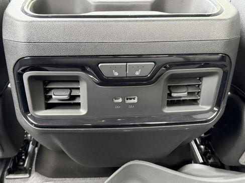 Used 2024 GMC Sierra 1500 AT4 w/ Technology Package AWD/4WD image 29