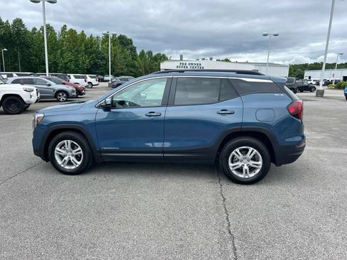 Used 2024 GMC Terrain SLE w/ Driver Convenience Package FWD image 6