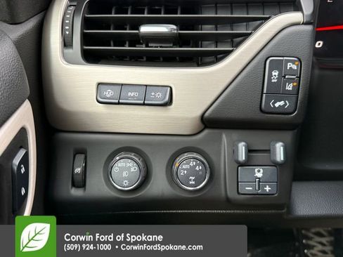 Used 2015 GMC Yukon Denali image 29