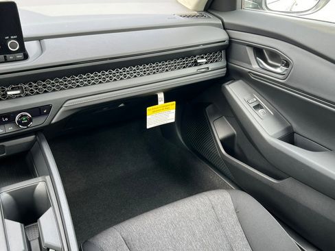 New 2025 Honda Accord SE image 28