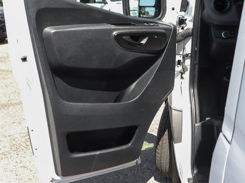 Used 2024 Mercedes-Benz Sprinter 2500 image 17