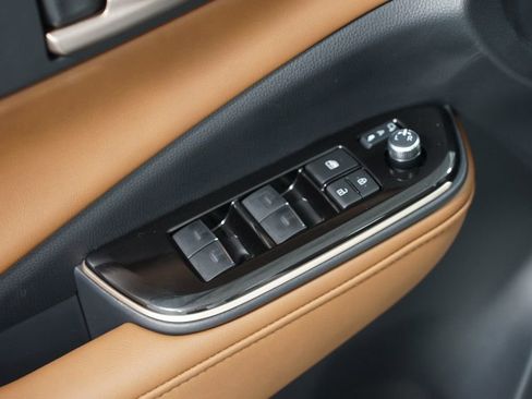 New 2025 Toyota Crown Signia image 32