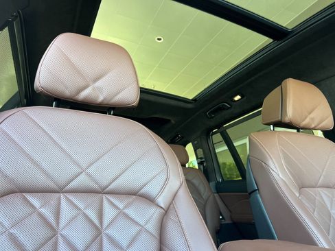 Used 2023 BMW X7 xDrive40i w/ M Sport Package AWD/4WD image 18