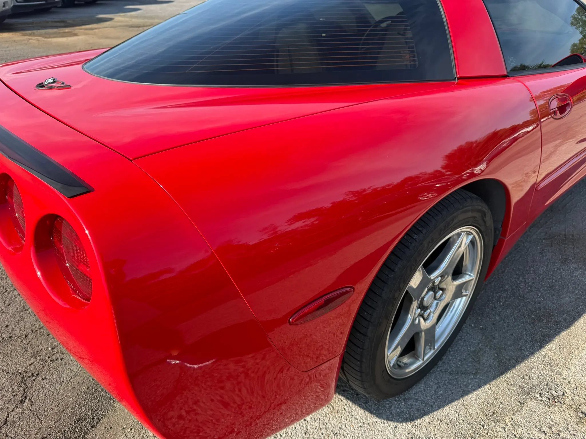 Used 1998 Chevrolet Corvette Coupe w/ Memory Pkg RWD image 32