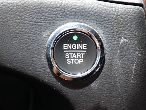 Used 2020 Ford Edge Titanium FWD image 53