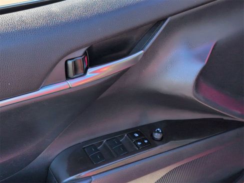 Used 2024 Toyota Camry SE image 18