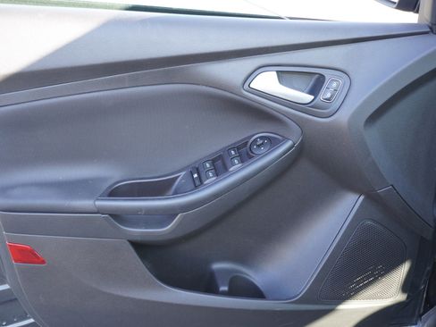 Used 2016 Ford Focus SE image 16