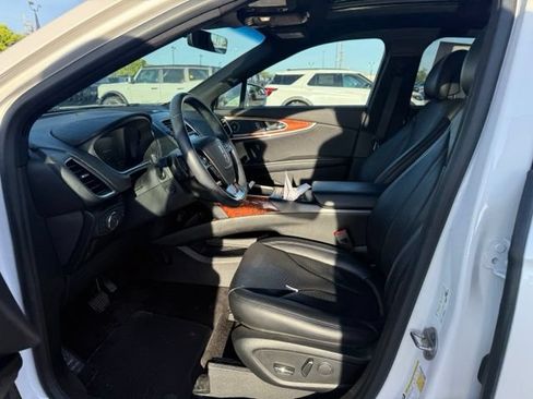 Used 2019 Lincoln Nautilus Reserve AWD/4WD image 2