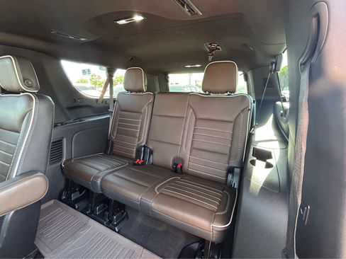 Used 2025 GMC Yukon XL Denali Ultimate w/ LPO, Floor Liner Package AWD/4WD image 13