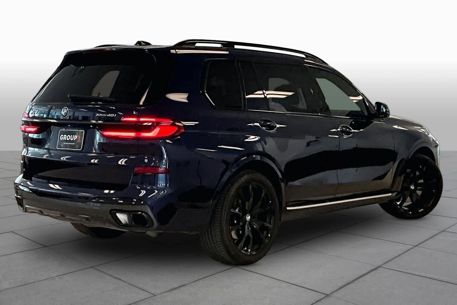 Used 2024 BMW X7 xDrive40i w/ M Sport Package AWD/4WD image 12