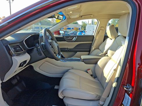 Used 2019 Lincoln Continental Premiere image 13