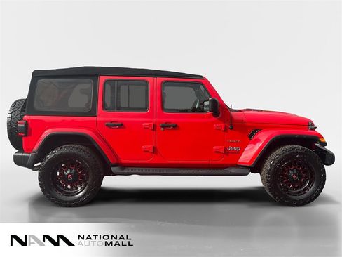 Used 2018 Jeep Wrangler Unlimited Sahara image 6