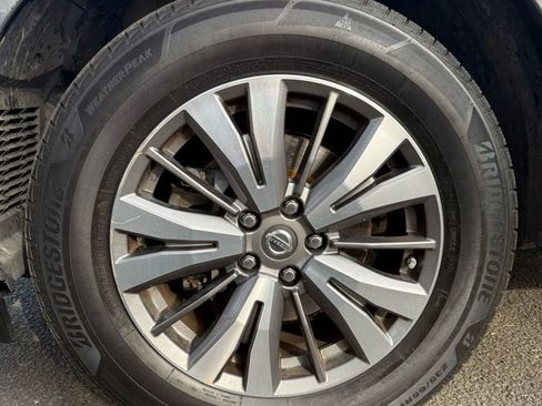 Used 2017 Nissan Pathfinder SV image 22