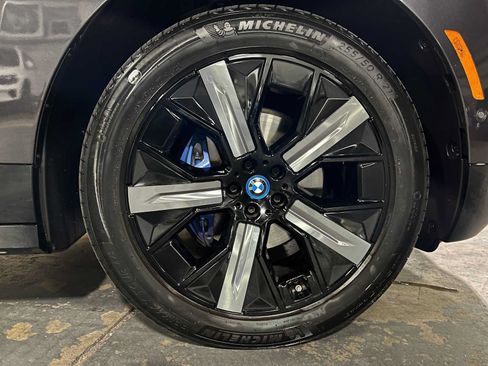Used 2024 BMW iX xDrive50 w/ Sport Package AWD/4WD image 9