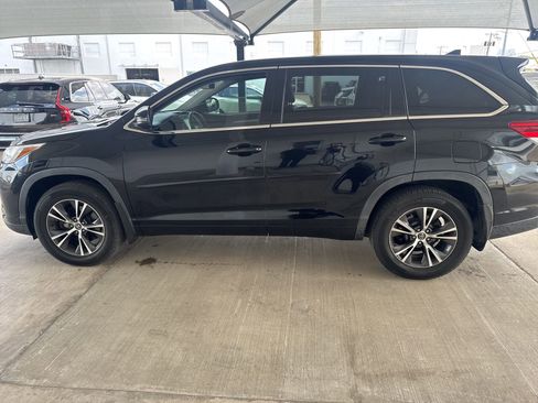 Used 2018 Toyota Highlander Plus AWD/4WD image 8