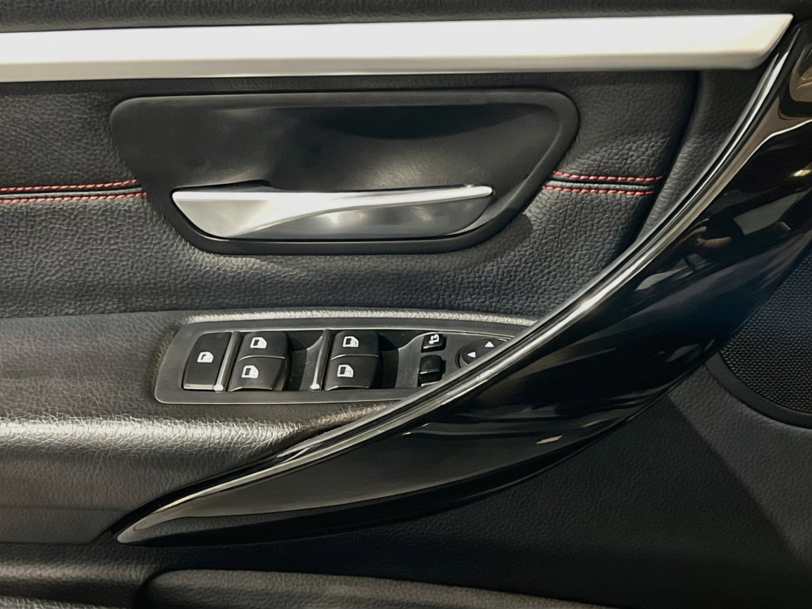 Used 2018 BMW 330e RWD image 14