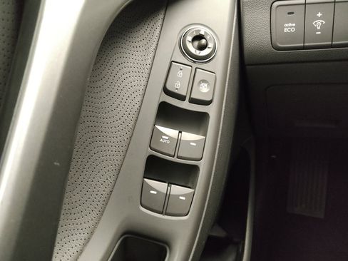 Used 2013 Hyundai Elantra Limited image 27