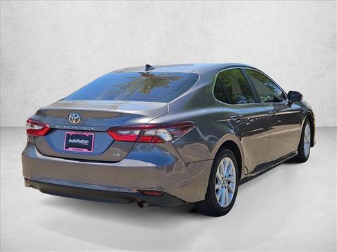 Used 2022 Toyota Camry LE FWD image 5