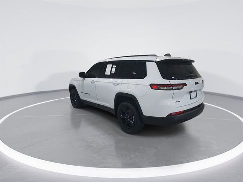 Used 2025 Jeep Grand Cherokee L Altitude image 6