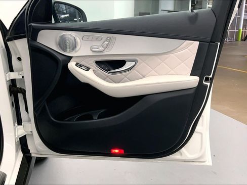 Used 2017 Mercedes-Benz GLC 300 image 9