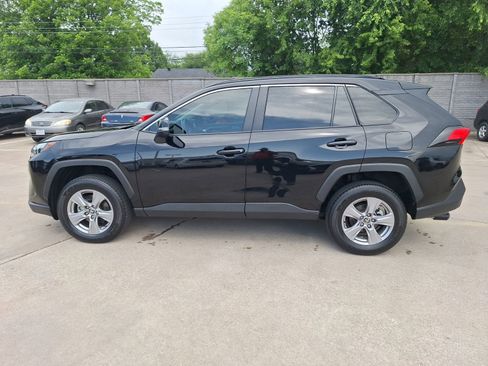 Used 2025 Toyota RAV4 XLE w/ Convenience Package FWD image 3