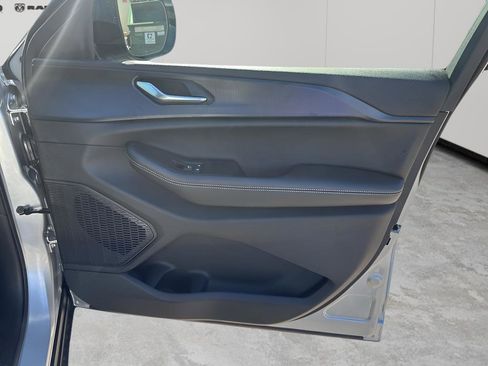 New 2025 Jeep Grand Cherokee Altitude image 13