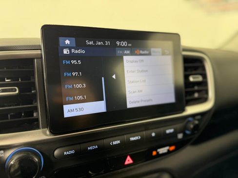 Used 2025 Hyundai Venue SEL image 16