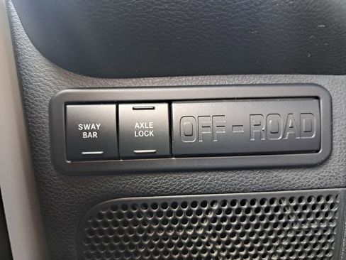 Used 2017 Jeep Wrangler Unlimited Rubicon w/ Connectivity Group image 12