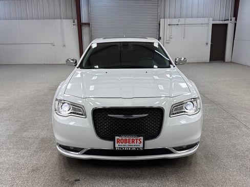 Used 2019 Chrysler 300 Limited image 32