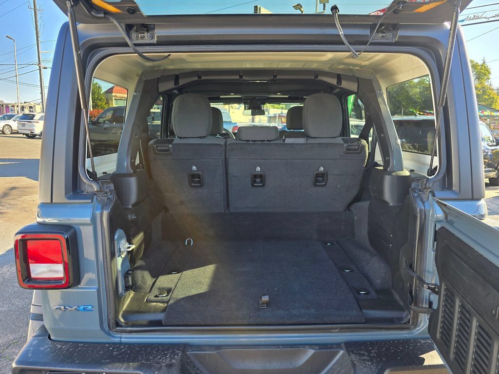 Used 2024 Jeep Wrangler Unlimited AWD/4WD image 15