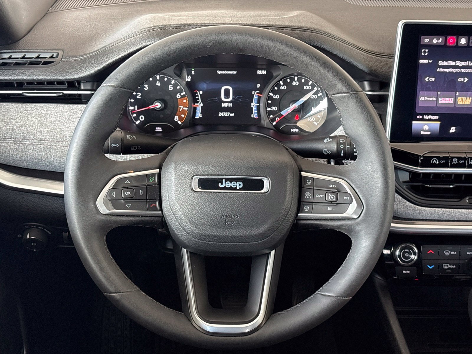 Used 2024 Jeep Compass Latitude w/ Sun and Sound Group AWD/4WD image 25