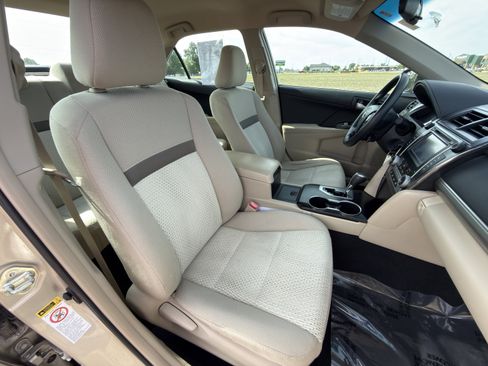 Used 2013 Toyota Camry LE FWD image 12