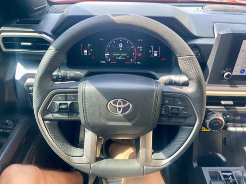 Used 2025 Toyota Tacoma SR5 AWD/4WD image 12