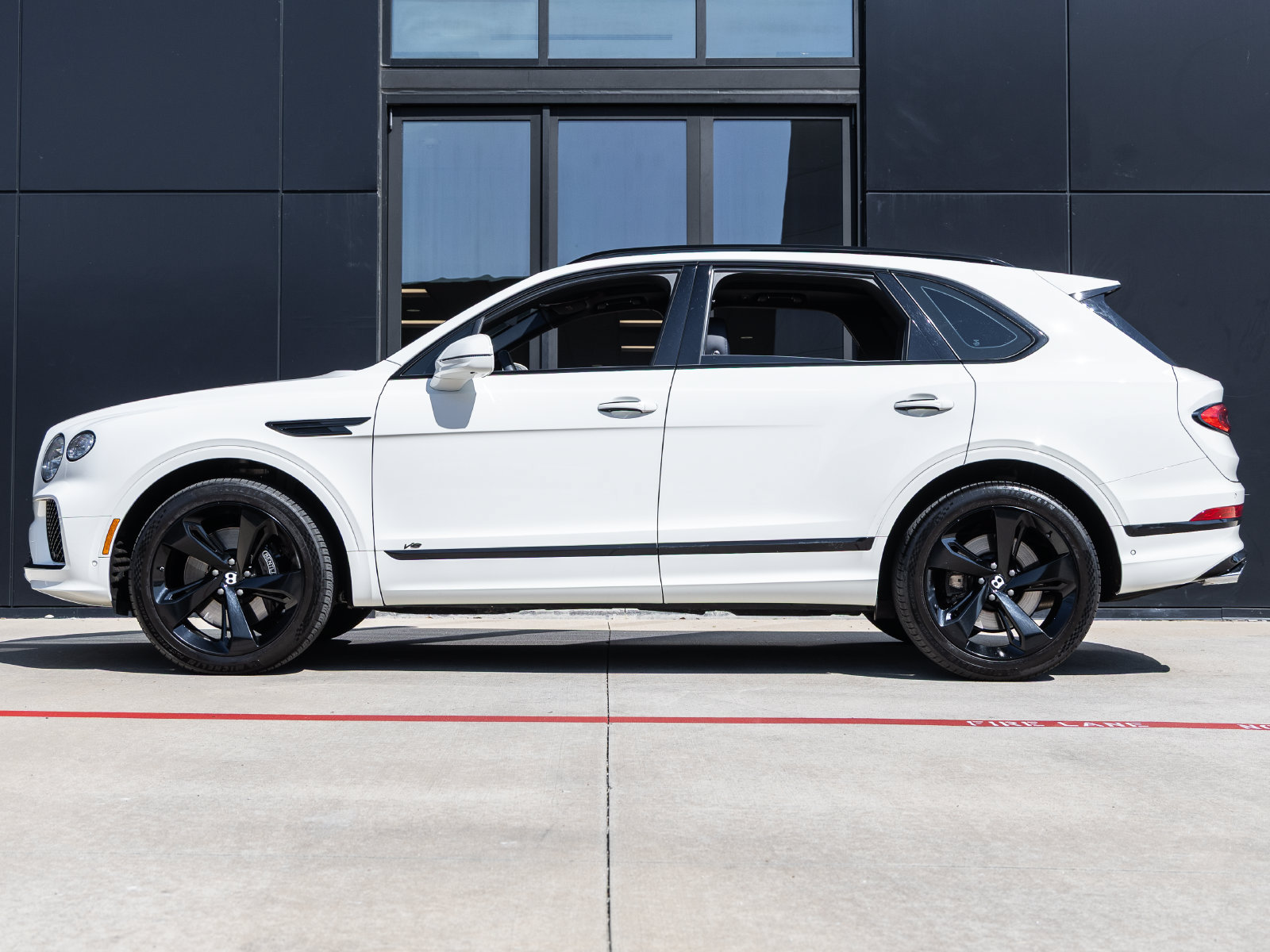 Used 2021 Bentley Bentayga AWD/4WD image 9