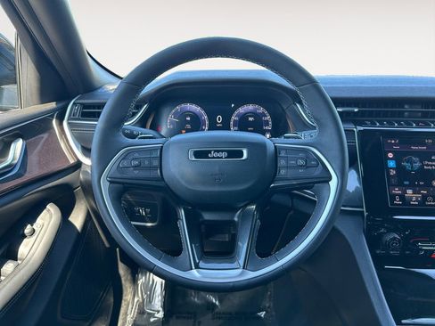 Used 2023 Jeep Grand Cherokee Altitude AWD/4WD image 14