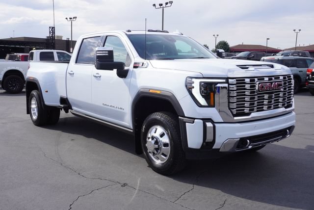 Used 2026 GMC Sierra 3500 Denali w/ Denali Reserve Package AWD/4WD image 16