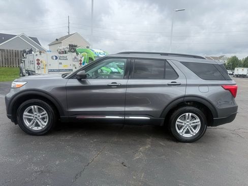 Used 2024 Ford Explorer XLT AWD/4WD image 12