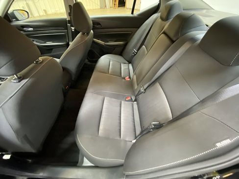 Used 2025 Nissan Altima 2.5 SV FWD image 22