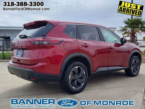Used 2024 Nissan Rogue SV image 9